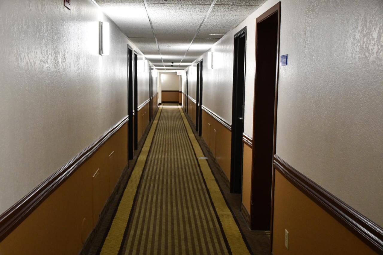 Stillwater Inn & Suites Exterior photo